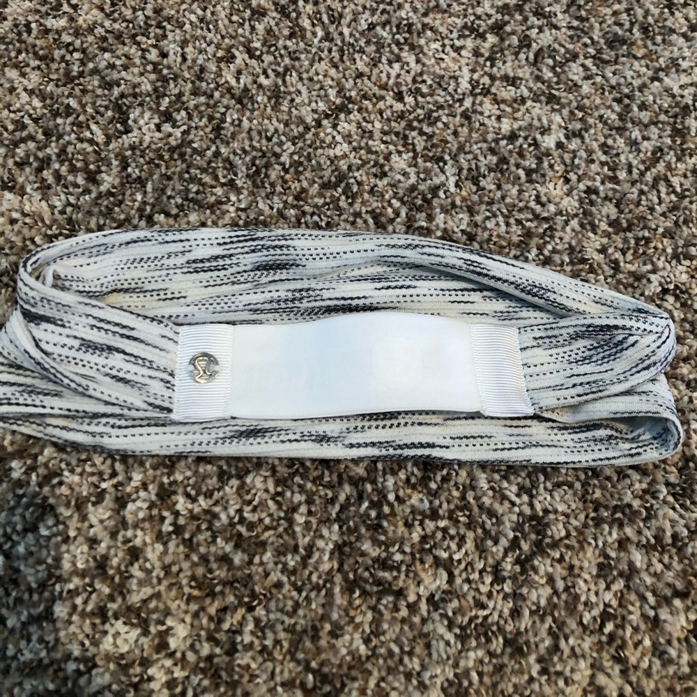 Lulu lemon Fringe Fighter headband